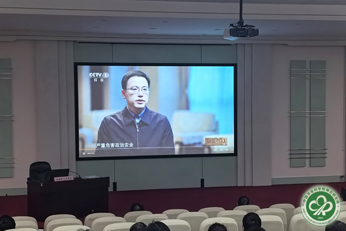 6全体党员观看警示教育片xiu.jpg